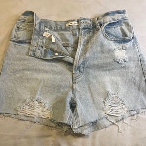 Used only a few times. Like new….super cute